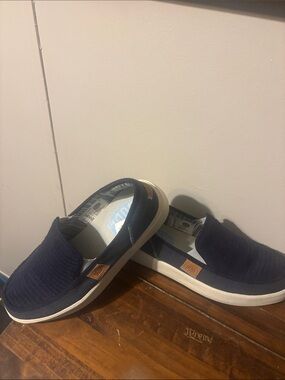Slip-On Canvas Sneakers in Navy - Casual Men's Shoes